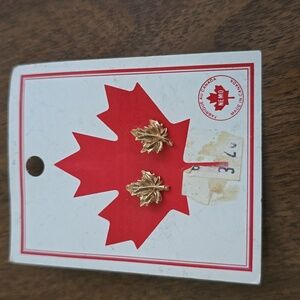 Vintage NEMO Canadian maple leaf gold tone earrings